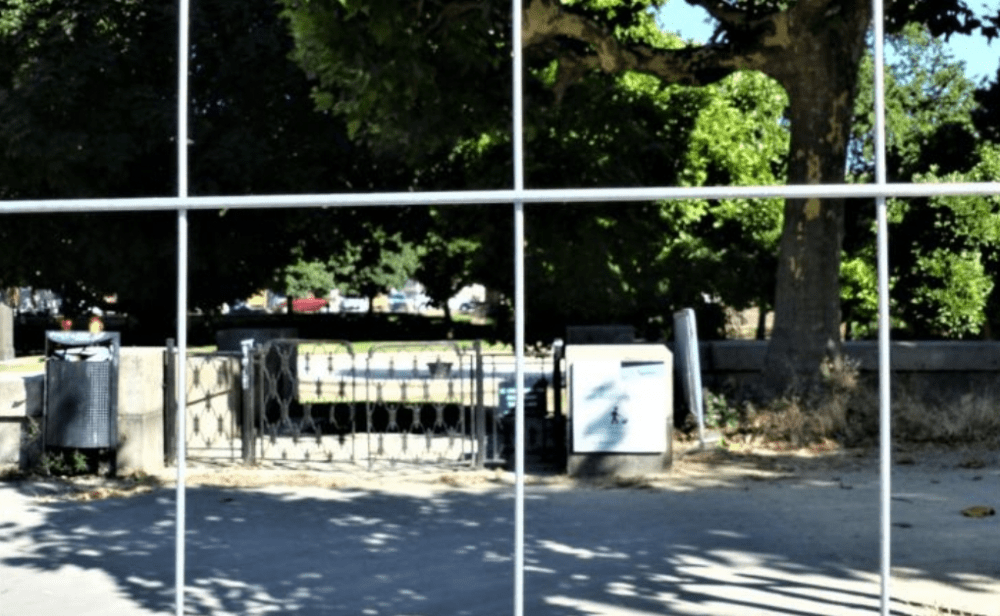 Nantes : la mairie entoure un square de grillages !