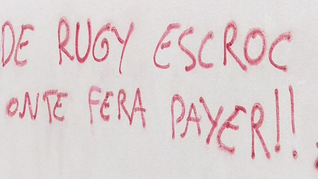 Un tag "De Rugy escroc on te fera payer!!"