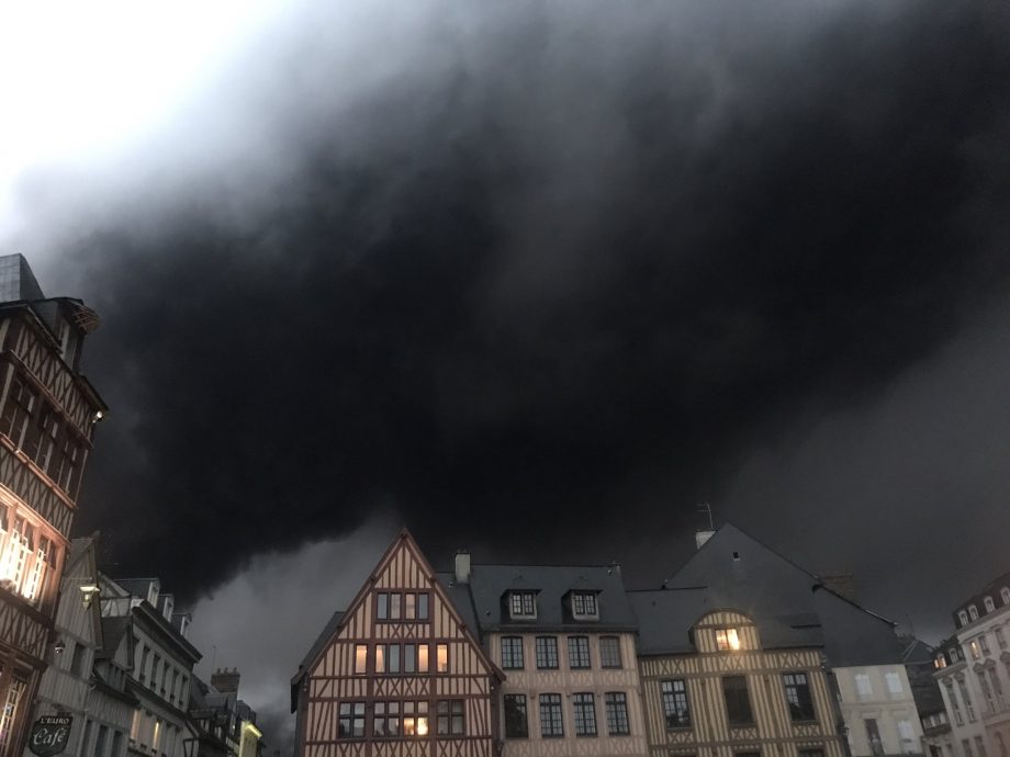 Rouen : les forces de l’ordre équipées de masques à gaz
