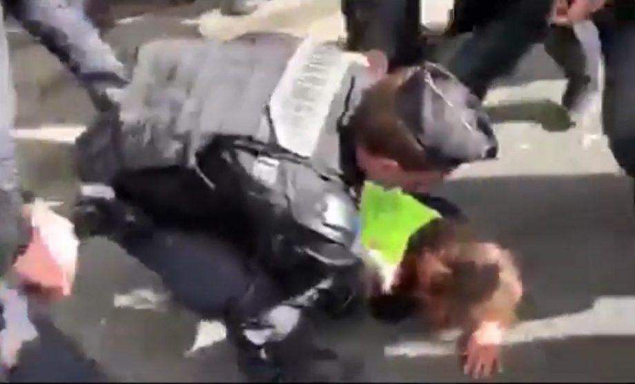 France : la seule manif du monde où les manifestants commettent des violences policières
