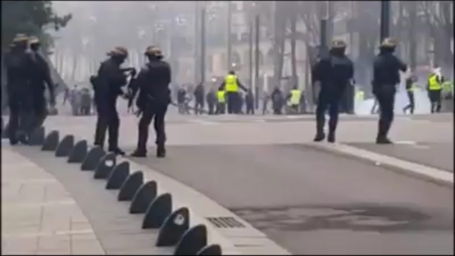 6 tirs à hauteur d’homme sur une foule en fuite