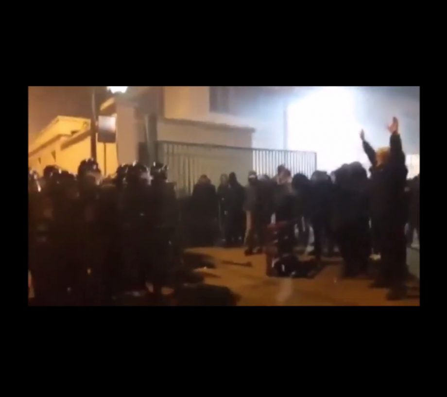 31 Décembre : la police attaque les grévistes pour le réveillon