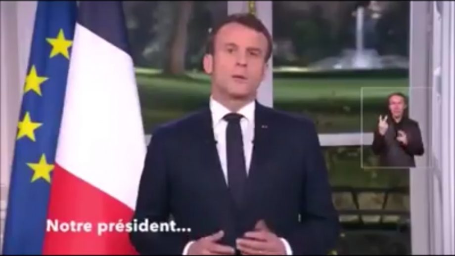 Macron souhaite une bonne année à sa façon