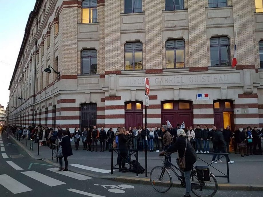 Chaîne humaine contre la répression !