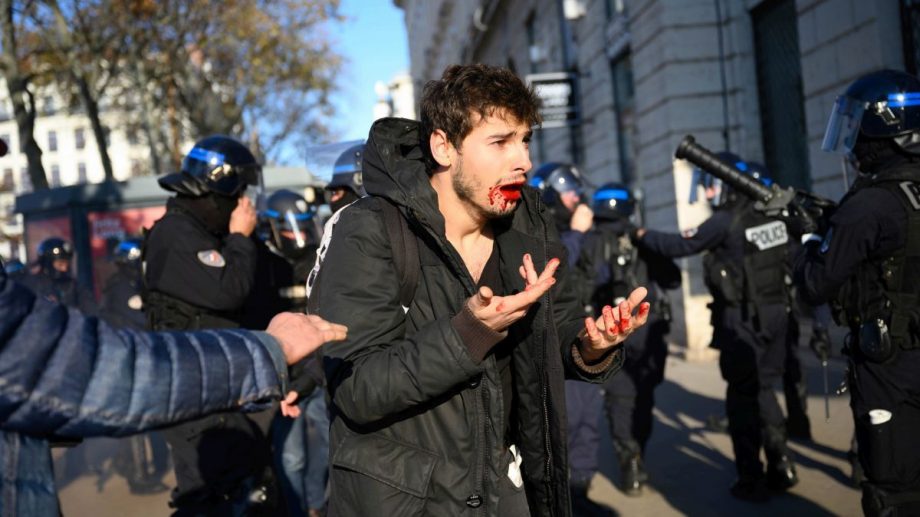Vers la criminalisation des vidéos de violences policières ?