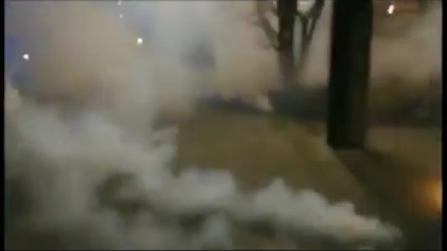 Une marche aux flambeaux noyée sous les gaz