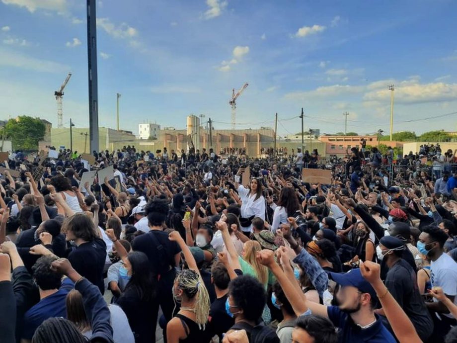 Paris : plusieurs dizaines de milliers de personnes contre les violences policières