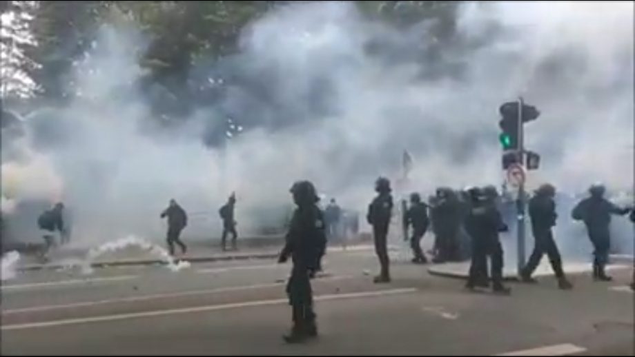 «Tout le monde déteste la police» : un mouvement planétaire ?