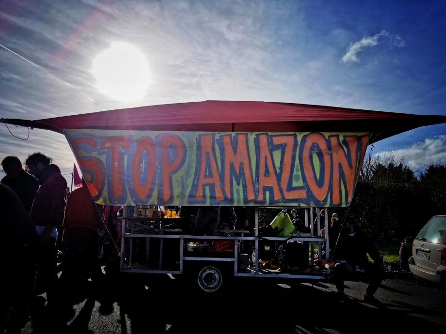 Contre le centre géant Amazon au sud de Nantes : premières graines de lutte !