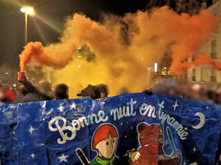 Nantes : nasse, gaz et canon à eau empêchent la marche des libertés