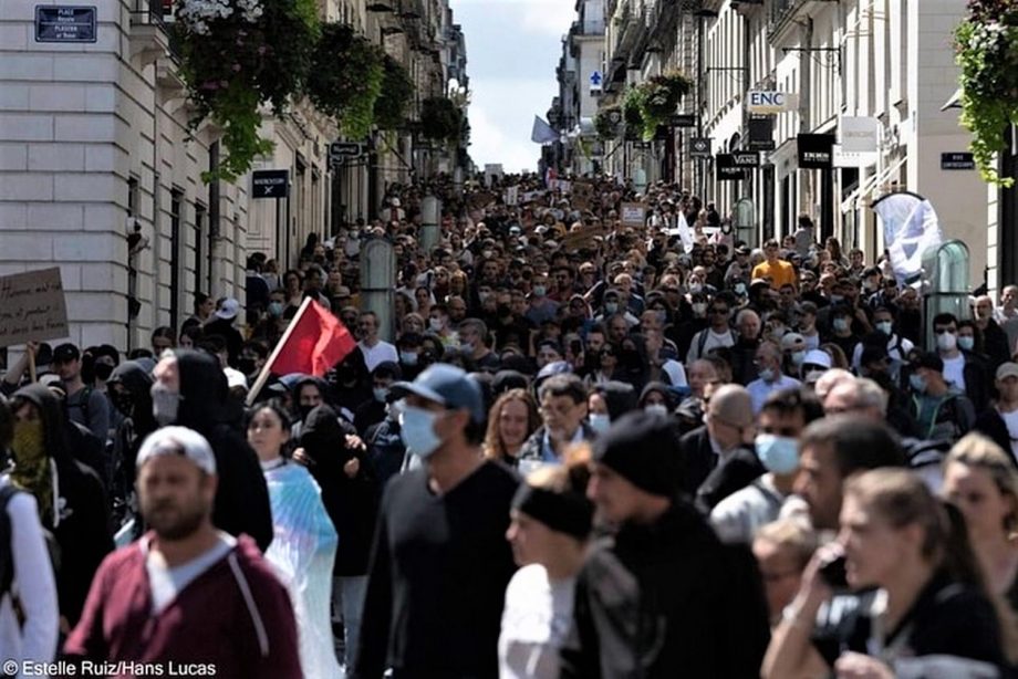 Nantes : marée humaine contre le Pass Sanitaire, l’extrême droite mise à distance