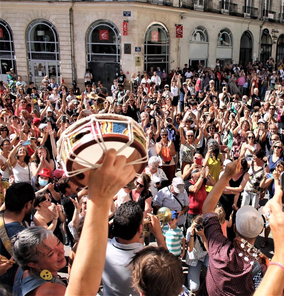 À Nantes : musique et joie contre leur monde autoritaire