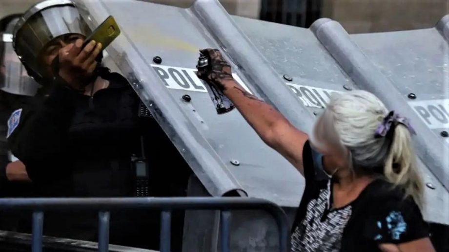 Mexico : peintures féministes sur la police