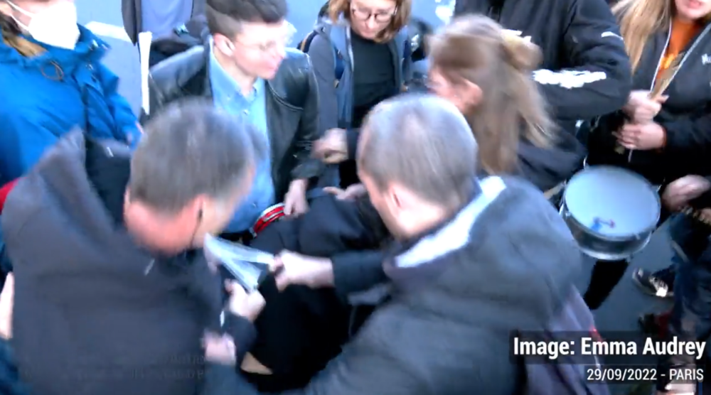 Paris : kidnapping d’une manifestante par des miliciens