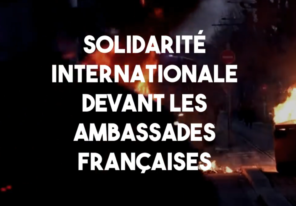 Solidarité internationale devant les ambassades françaises