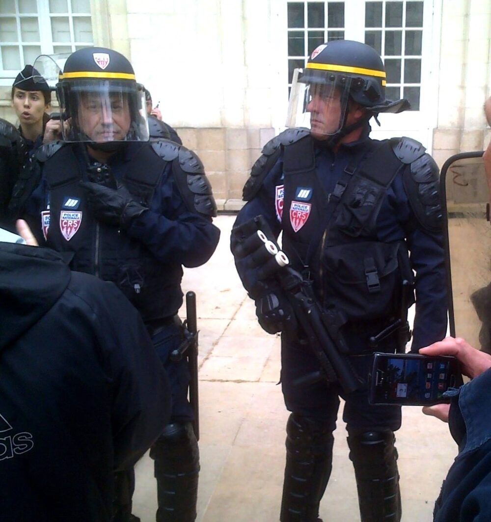 Nantes pour la réunification, la police pour la soumission