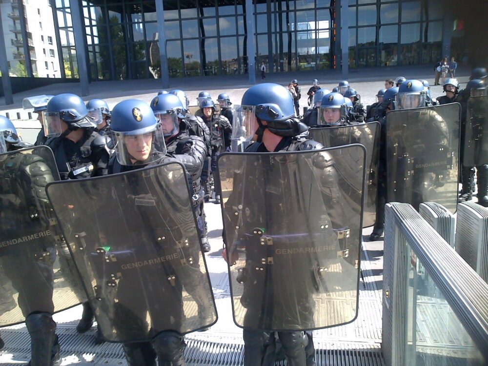 Tribunal verrouillé, justice implacable