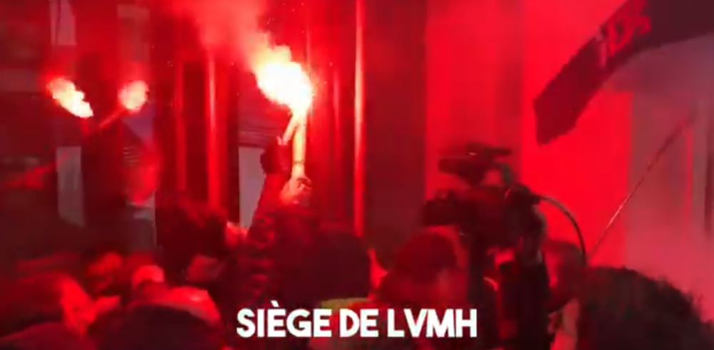 Le siège de LVMH envahi par les grévistes