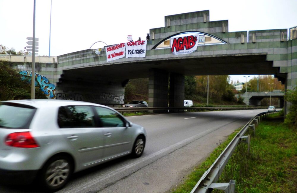 Banderoles contre les violences policières
