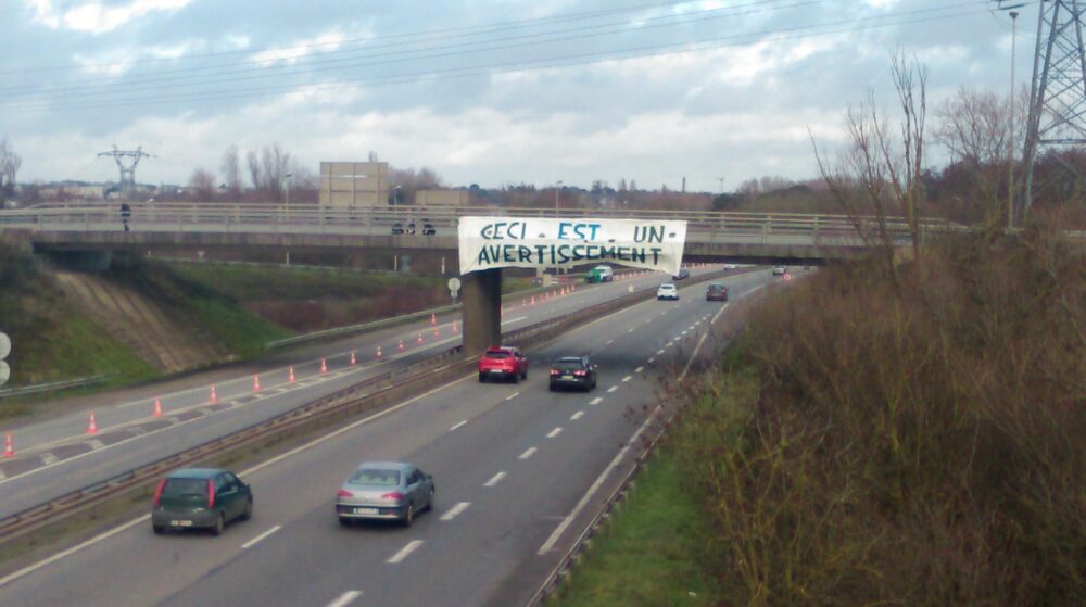« Ceci est un avertissement »