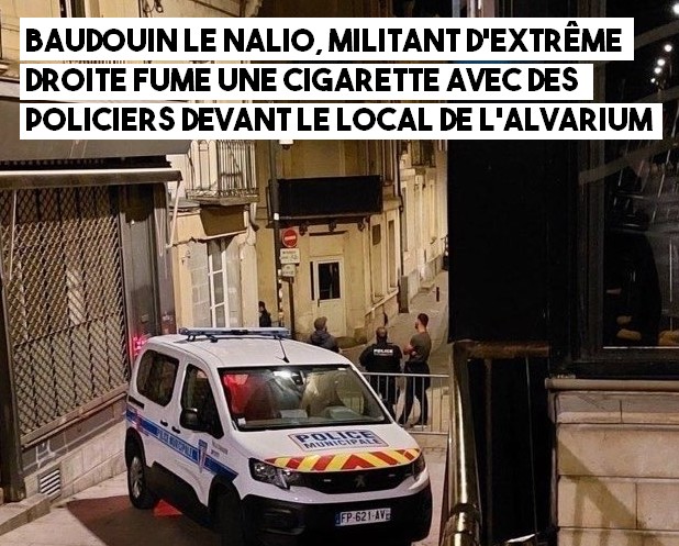 Baudouin Le Nalio, militant de l'Alvarium, fume une clope avec des policiers devant le local fasciste.