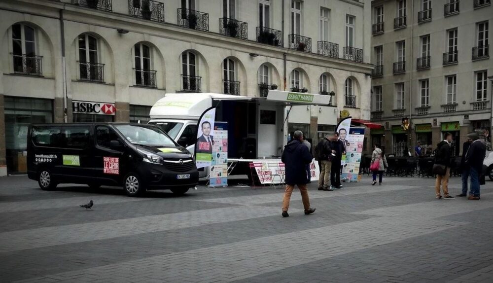 Nantes : la caravane du PS taguée