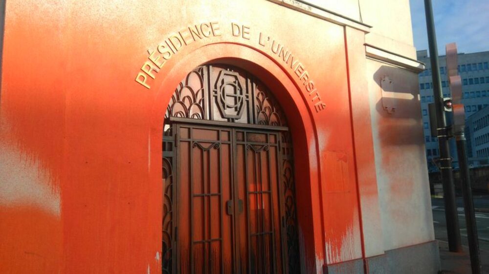 Contre les expulsions : la Présidence de l’Université de Nantes repeinte !