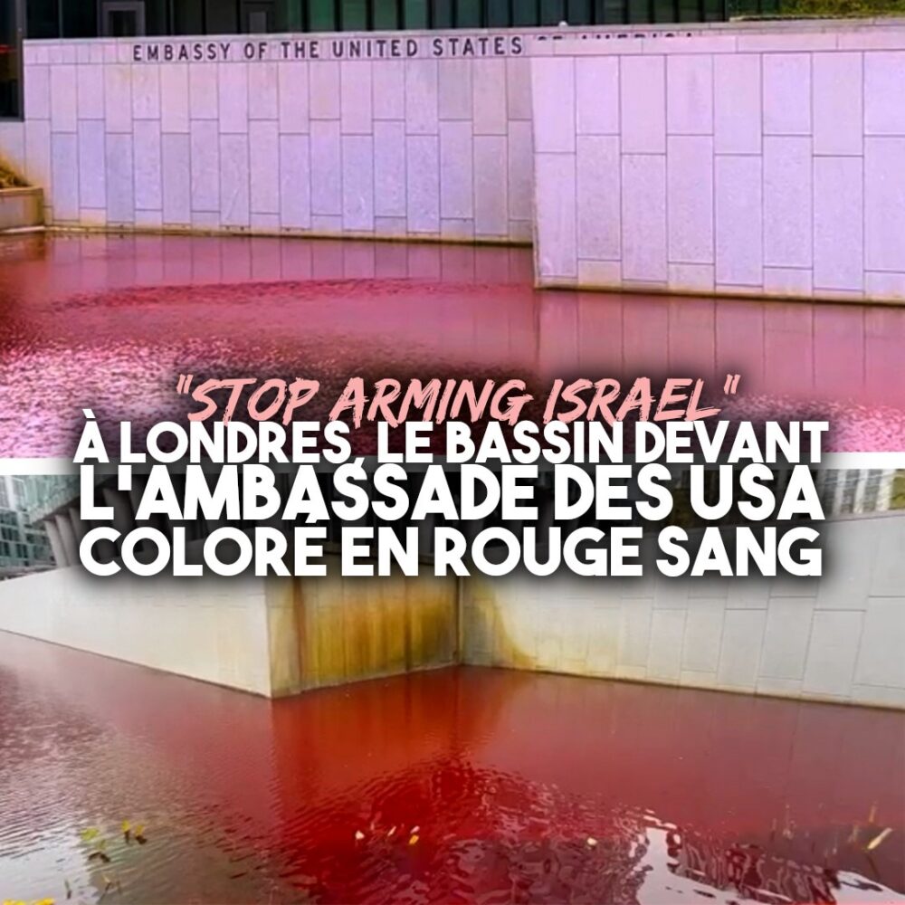 Le bassin et la fontaine devant l'ambassade des USA de Londres présente une teinte rouge sang.