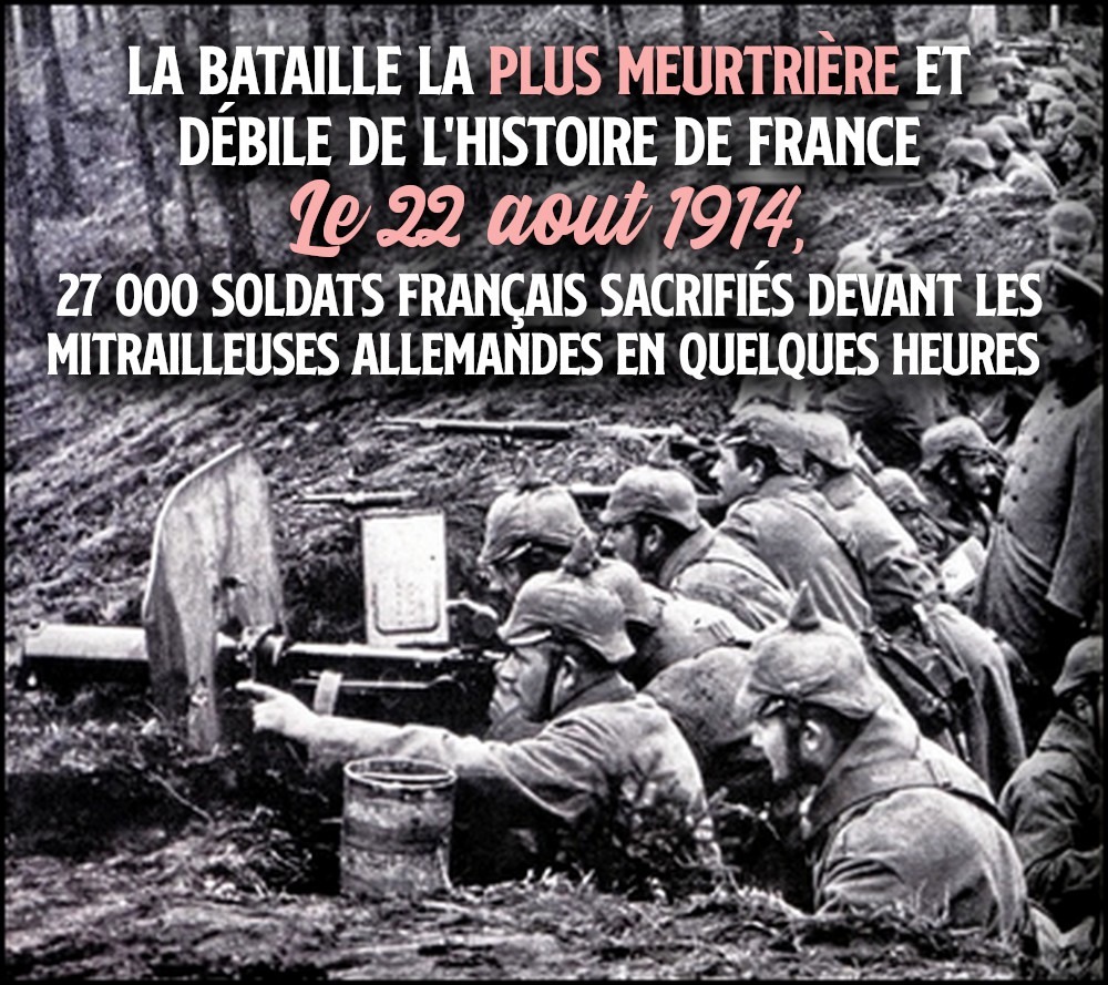 Des soldats allemands utilisent une mitrailleuse depuis une tranchée lors de la Première Guerre Mondiale.