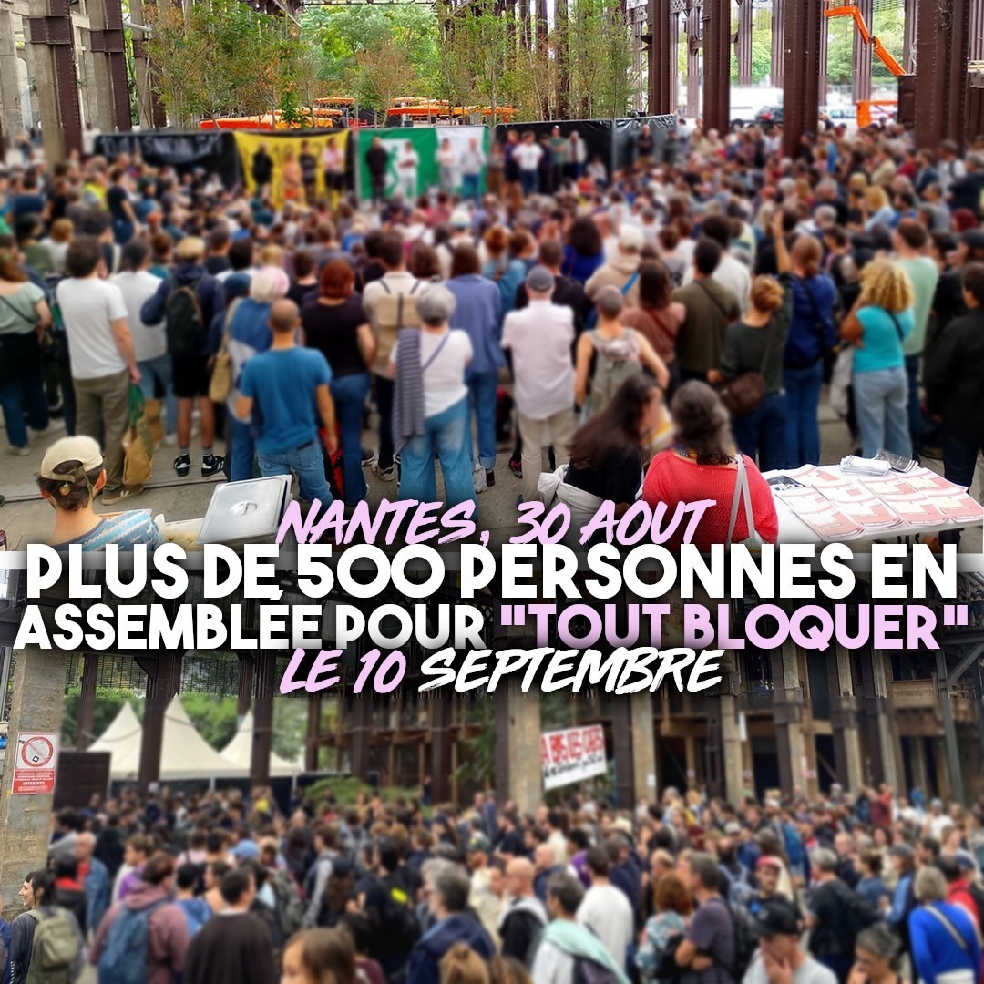 Plus de 500 personnes en assemblée populaire à la fin de l'été, sous les Nefs de l'île de Nantes : une affluence exceptionnelle.
