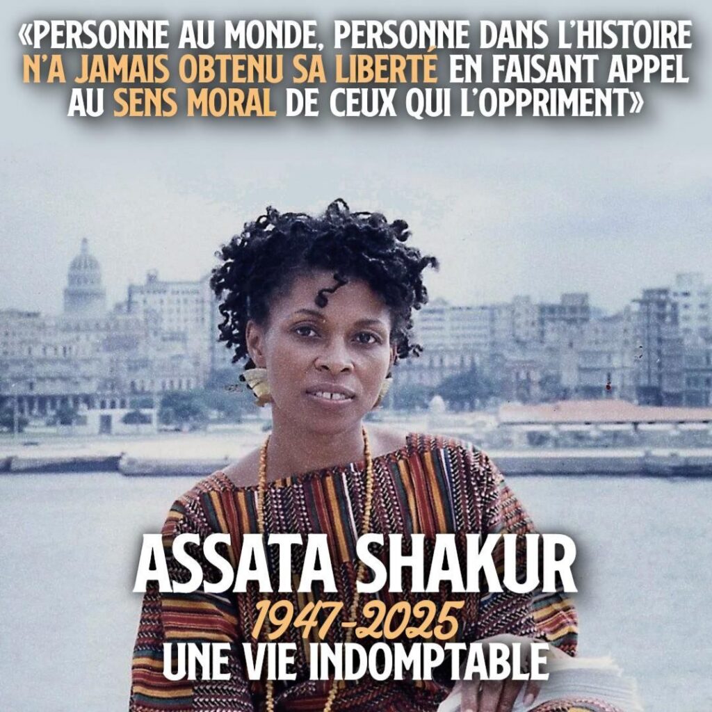 «Personne au monde, personne dans l’histoire n’a jamais obtenu sa liberté en faisant appel au sens moral de ceux qui l’oppriment» disait avec une justesse étincelante Assata Olugbala Shakur, posant ici fièrement en tant que femme, noire, révolutionnaire antiraciste et prolétaire.
