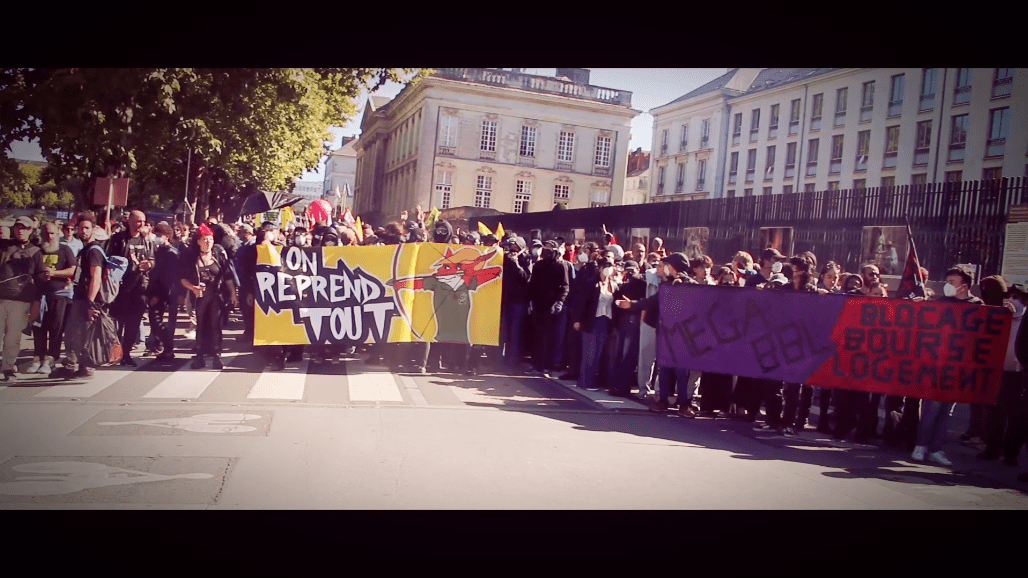 À Nantes ce 18 septembre, la banderole de tête proclame "On reprend tout".