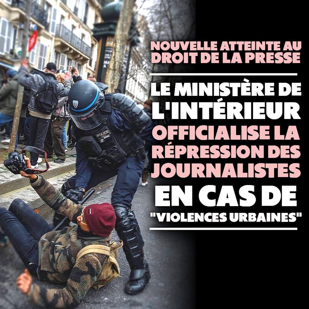 Un policier matraque les testicules d'un photographe lors de "violences urbaines" à Paris.