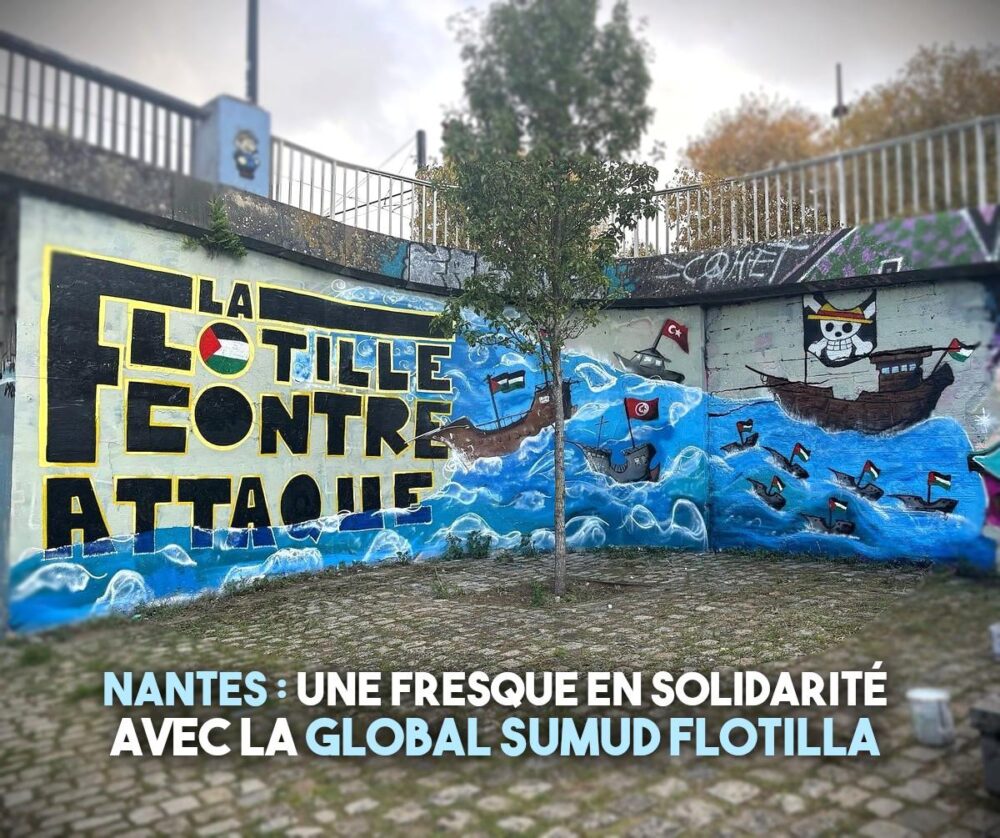 La fresque pour soutenir la flottille qui cherche à briser le blocus de Gaza fait l'angle d'un mur à Nantes.