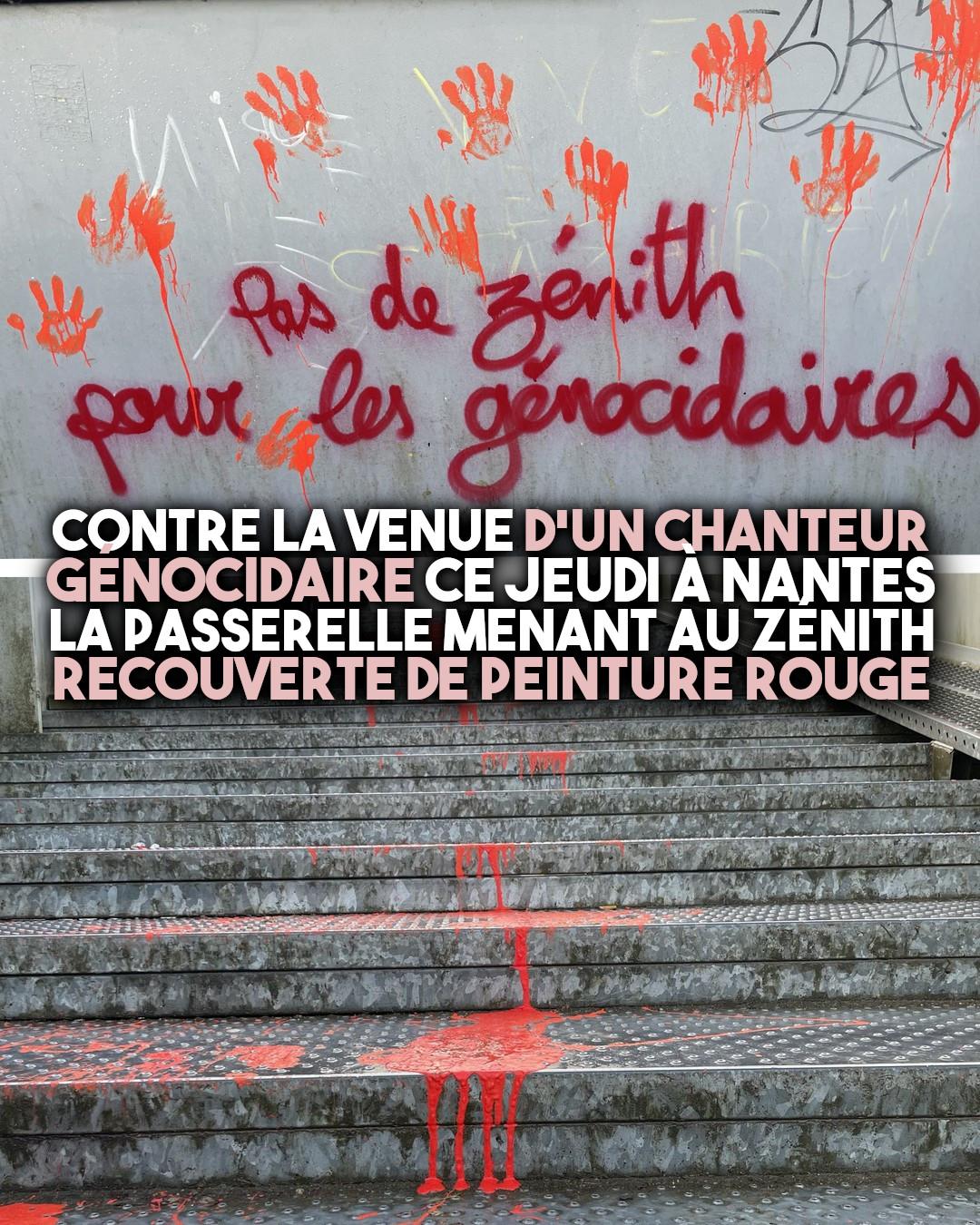 La passerelle menant au Zénith de Nantes couverte de rouge contre la venue du chanteur Amir Haddad