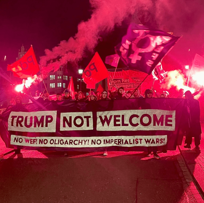 La manifestation à Zurich, en Suisse, contre Trump et le Forum de Davos