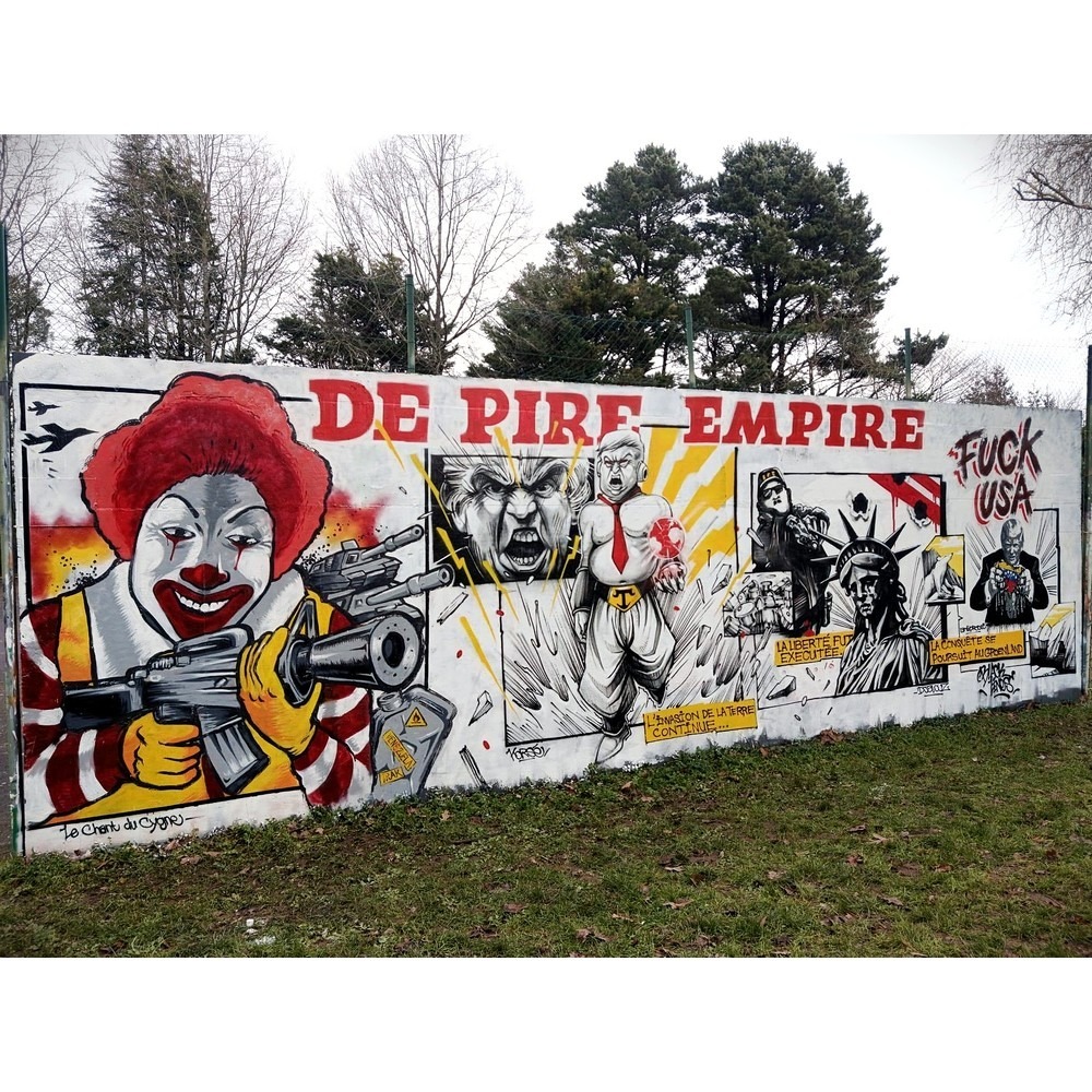 La fresque "De pire empire" aperçue à Nantes ce week-end