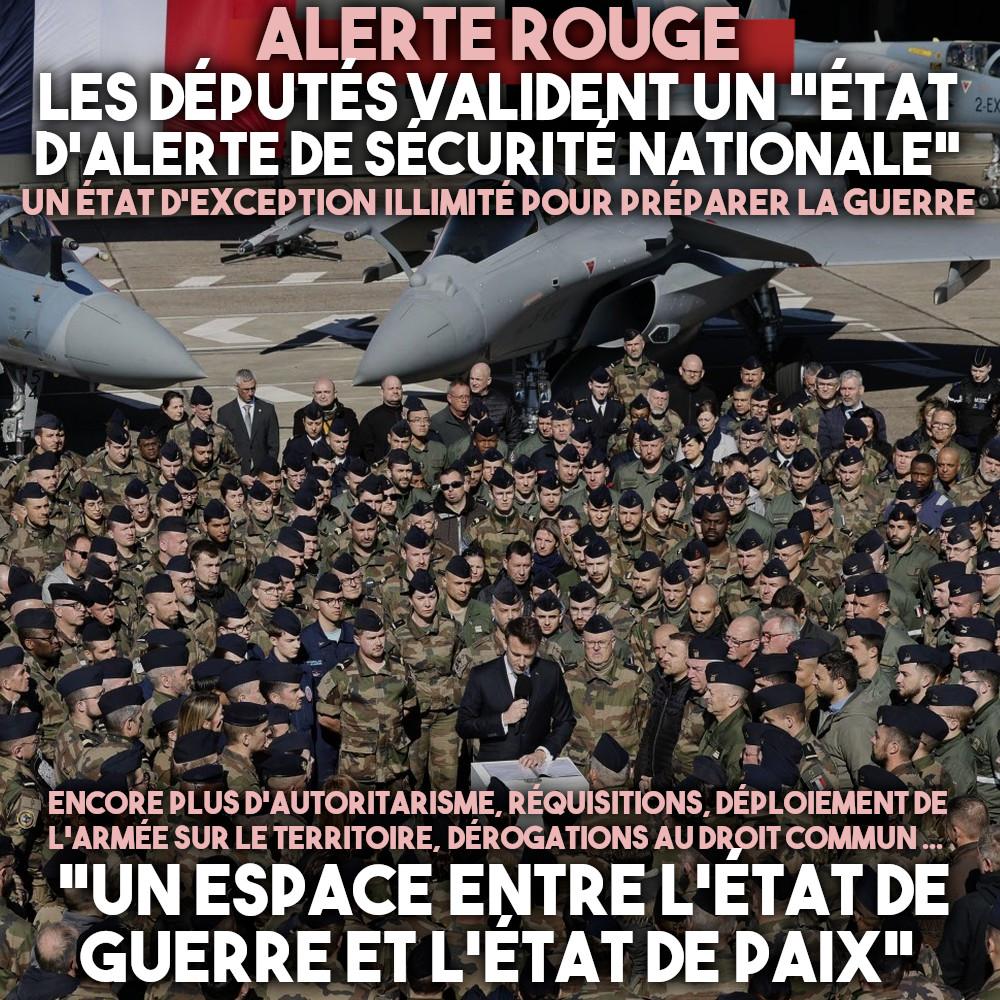 Macron prononce un discours entouré de militaires et de Rafale : la dictature macroniste est militariste.