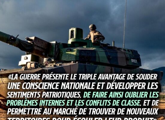 Sur fond de char d'assaut, la pensée antimilitariste d'Howard Zinn : «La guerre présente le triple avantage de souder une conscience nationale et développer les sentiments patriotiques, de faire ainsi oublier les problèmes internes et les conflits de classe, et de permettre au marché de trouver de nouveaux territoires pour écouler leur produit».