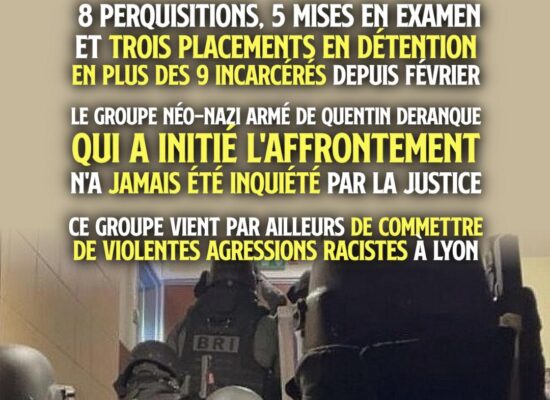 La BRI s'apprête à casser la porte de militants antifascistes, une scène qu'on voit rarement pour les groupes qui œuvrent à la gloire de Quentin Deranque.