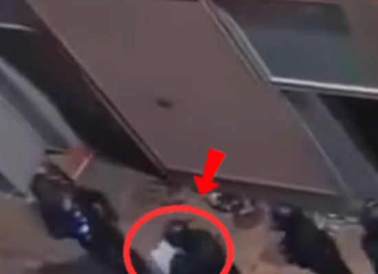 Lors de la manifestation du 17 octobre, des policiers participent au pillage de magasins, mais ce n'est pas eux qui sont dénoncés dans les médias.