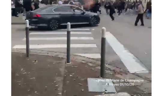 À Troyes, la police a innové dans la sauvagerie contre le mouvement lycéen : une attaque à la voiture bélier. Ni plus ni moins.