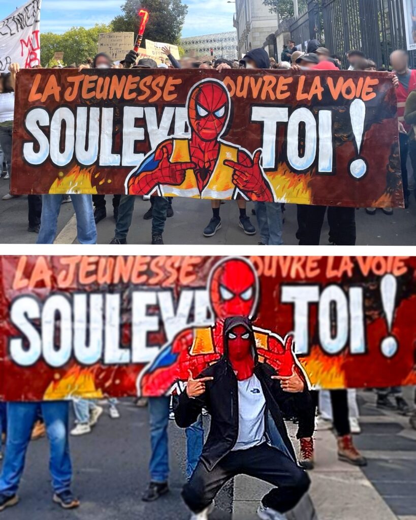 À Nantes ce mardi 6 octobre, un jeune portant un masque de spiderman pose devant une banderole.