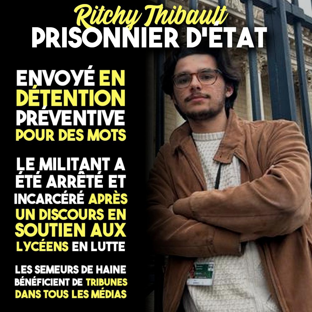 Ritchy Thibault posant devant l'Assemblée Nationale.