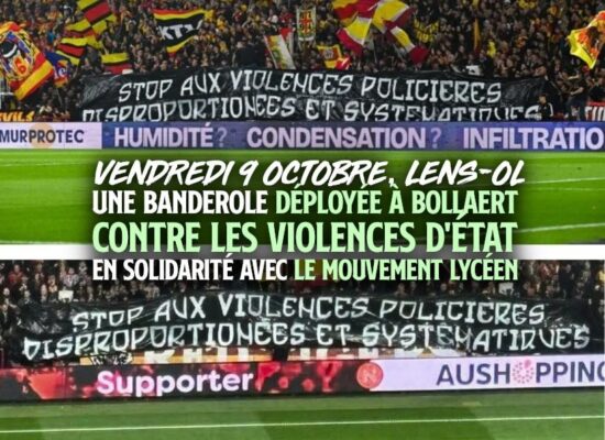 Une banderole "Stop aux violences policières disproportionnées et systématiques" dans la tribune des supporters de Lens ce vendredi 9 octobre.